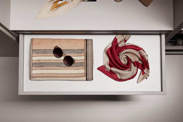 Выдвижная полка стальная COKA 900 c доводчиком CLIP-ON Unihopper