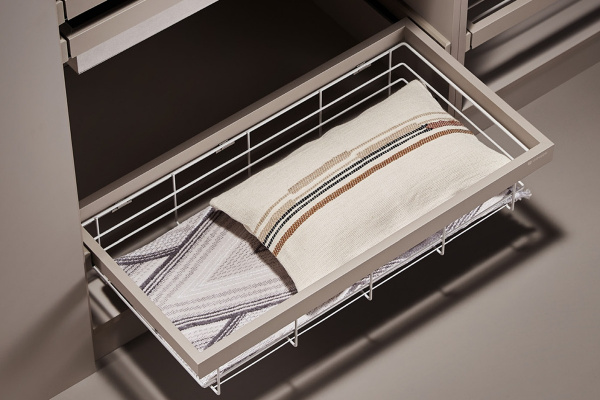 Выдвижная полка для одежды COKA 900 с доводчиком CLIP-ON Unihopper